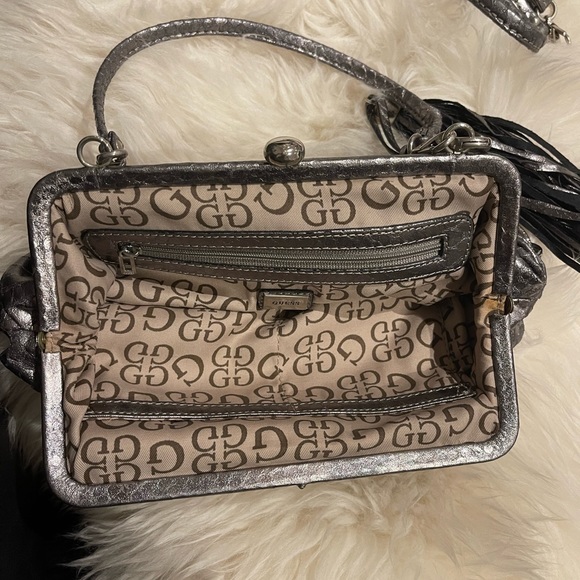 ✨SOLD✨Guess Metallic Evening Clutch with Clasp and Tassel - Picture 3 of 4